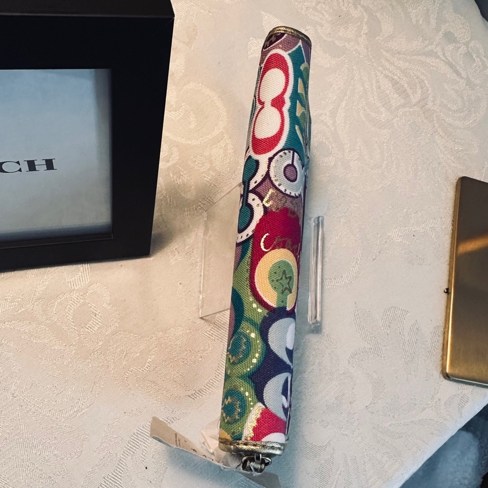 Coach Rare NWT Poppy Pop C Jazzy Signature Wallet Vibrant Design MSRP $228 - Picture 8 of 12